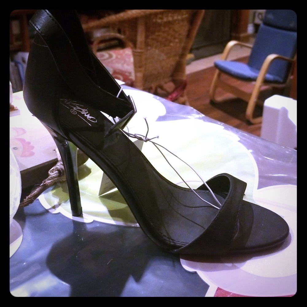 Shoe